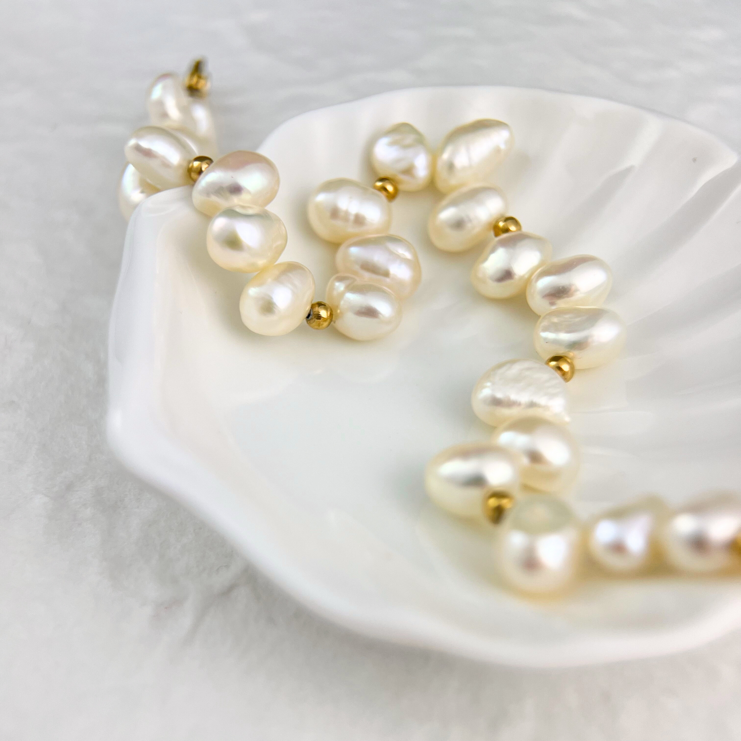 Ireguar Natural white Pearl Bracelet