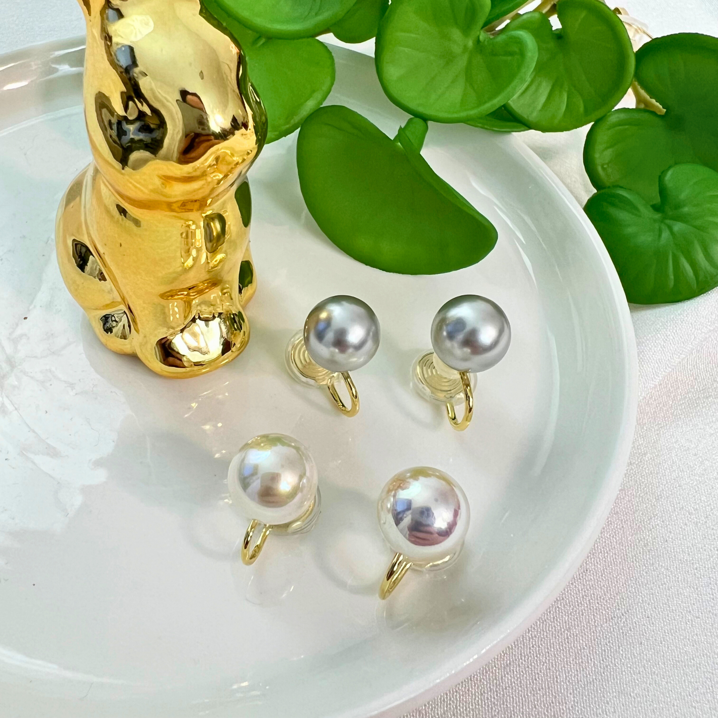 Minimalist Pearl Clip On Earrings