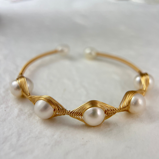 Minimalist Natural White Pearl Bracelet