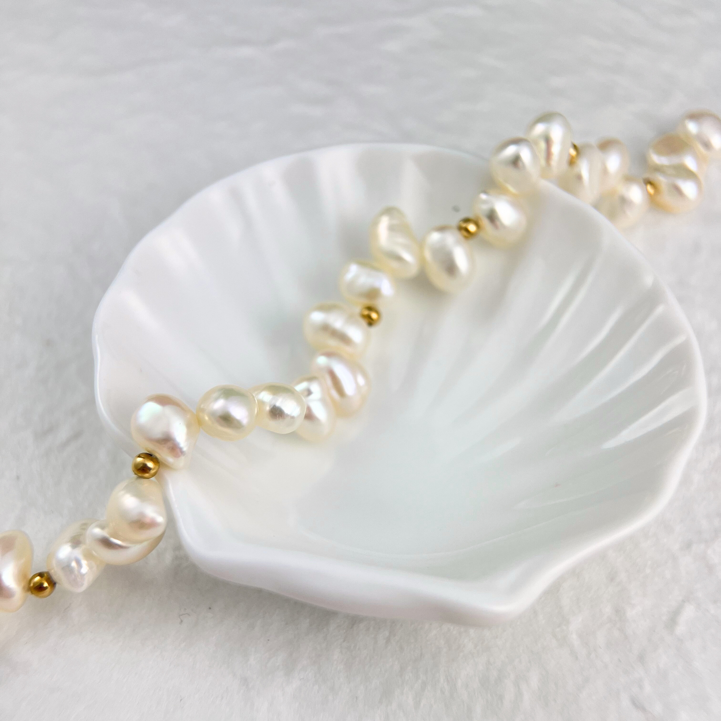 Ireguar Natural white Pearl Bracelet