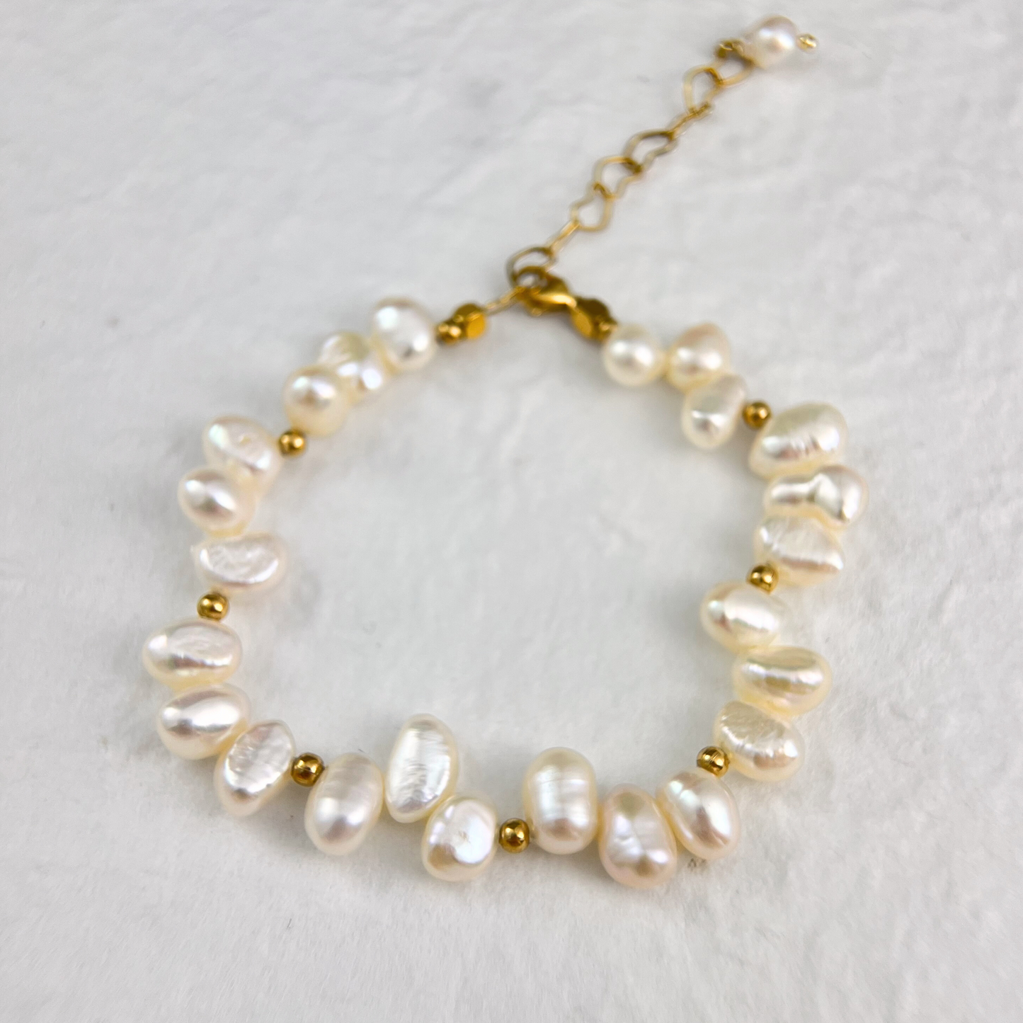 Ireguar Natural white Pearl Bracelet